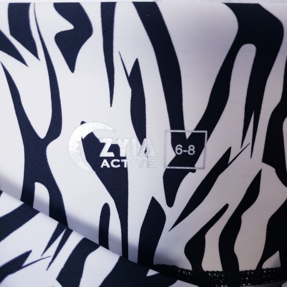 ZYIA Active Size 6-8 Safari Brilliant  Zebra Print Hi-Rise 7/8 Leggings Pockets - Picture 9 of 10